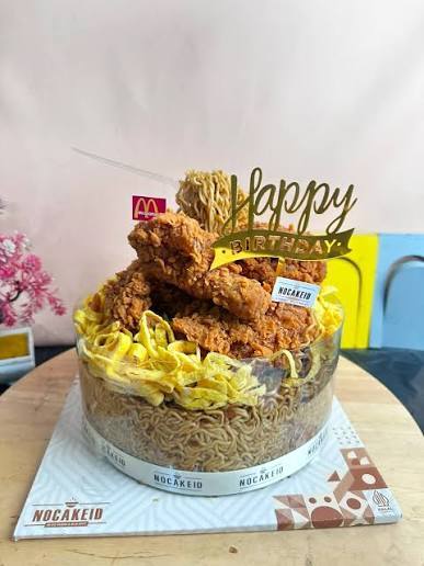 Cake Unik dari Mie